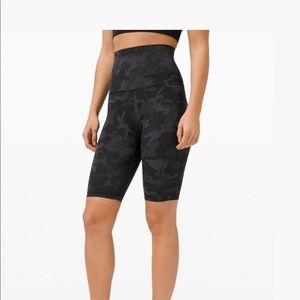 NWT Lululemon incognito 10” short
